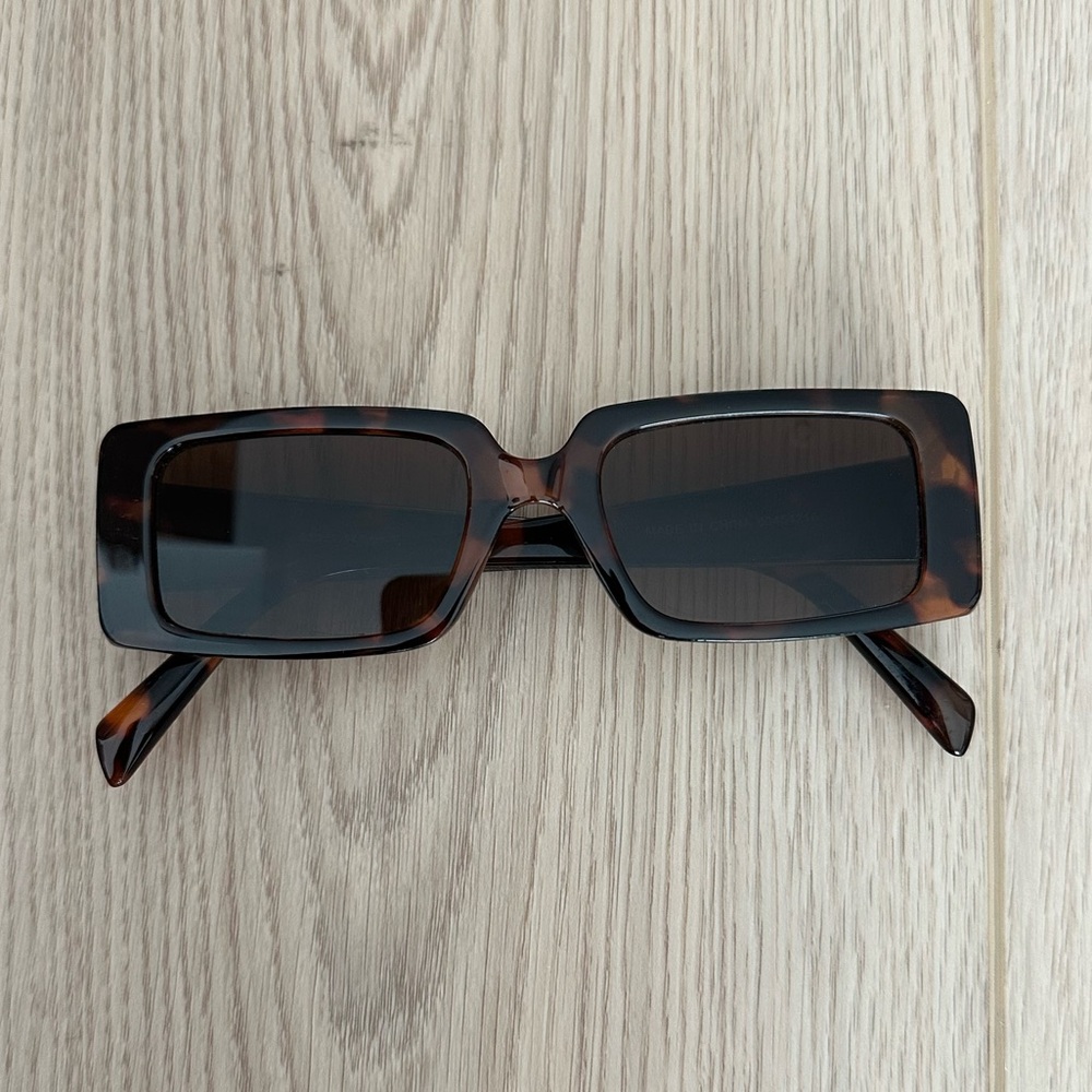 EUC Cheetah Sunglasses - Picture 2 of 4